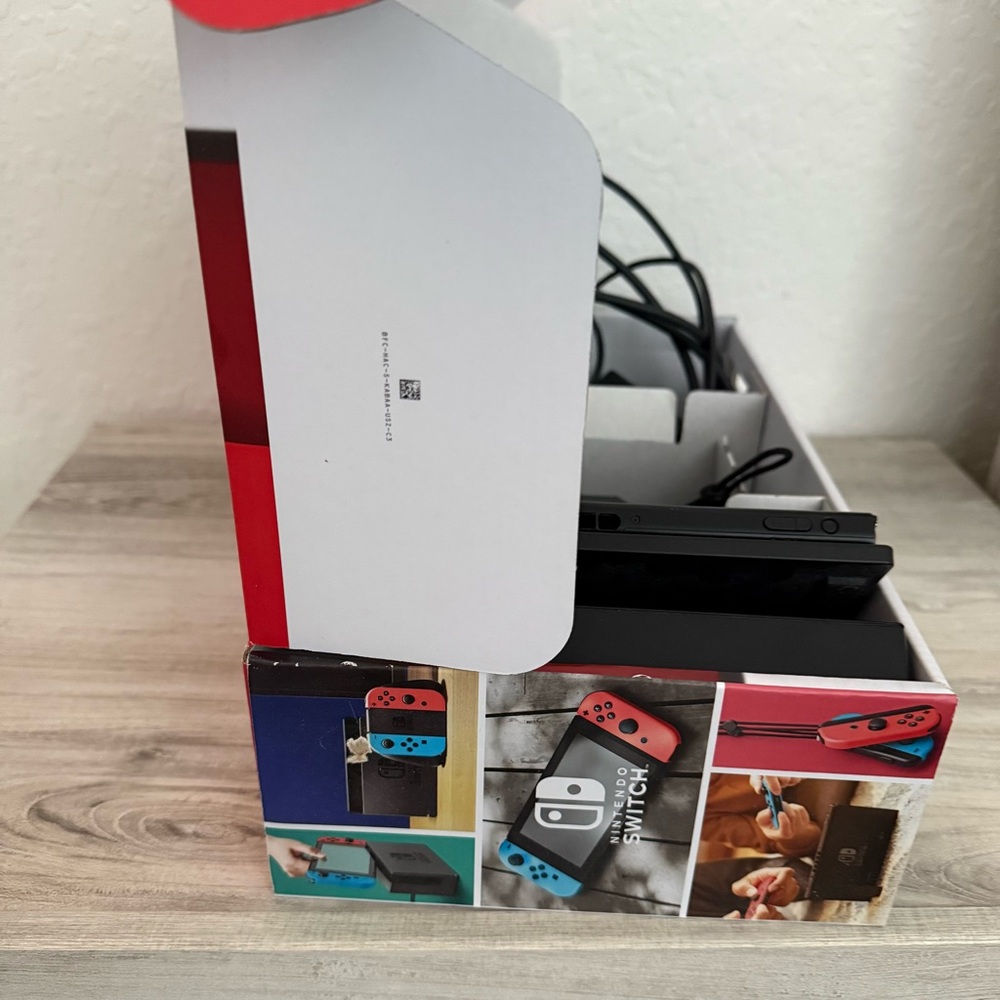 Nintendo Switch w/ Original Box & items Red and Blue Joy-Cons+Case and Two Games - Picture 5 of 16